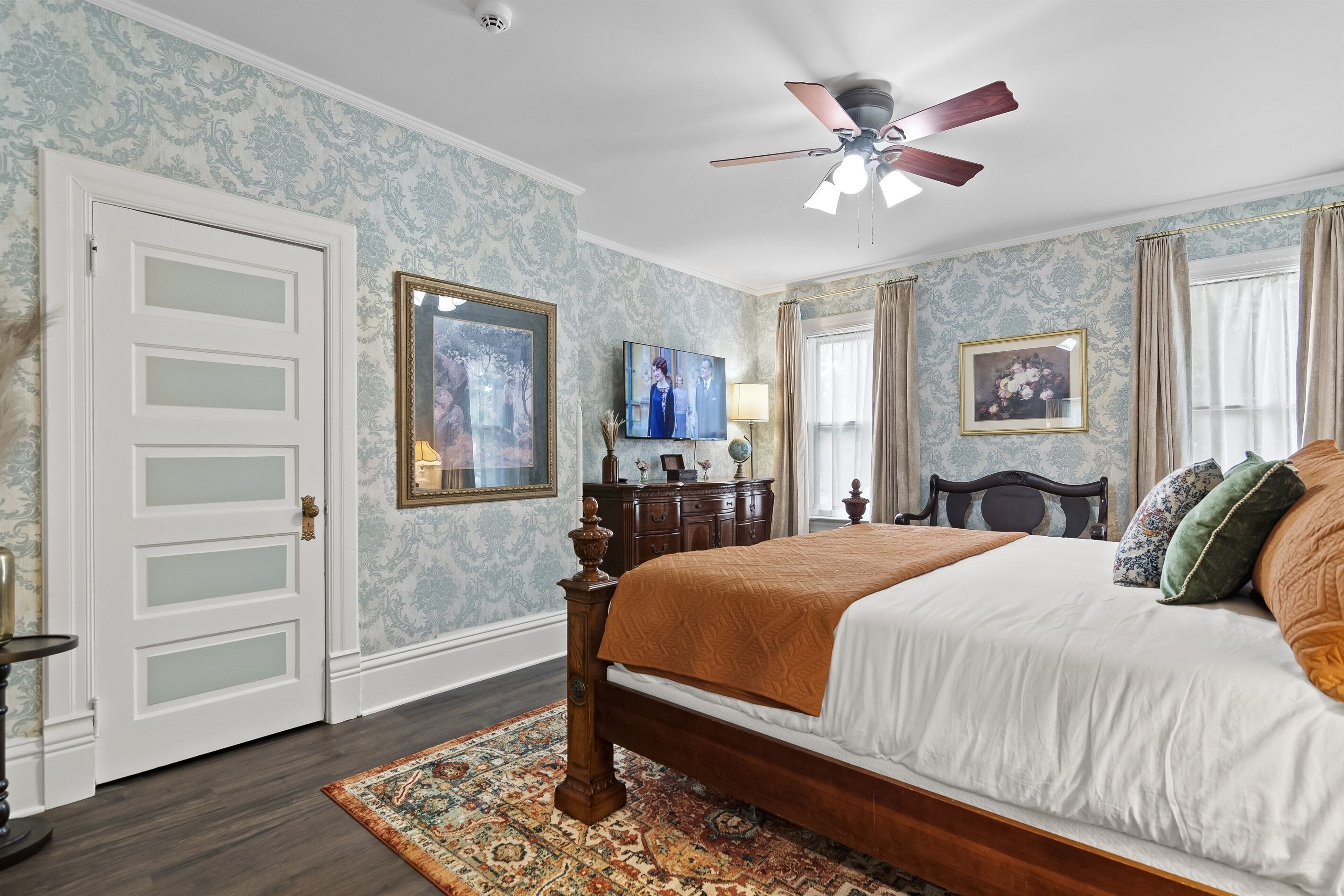 4 habitaciones, tabla de planchar con plancha y wifi gratis 