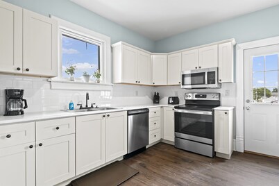 Elegant Historic Stay | Walk to Capitol & Attractions | Modern Comfort