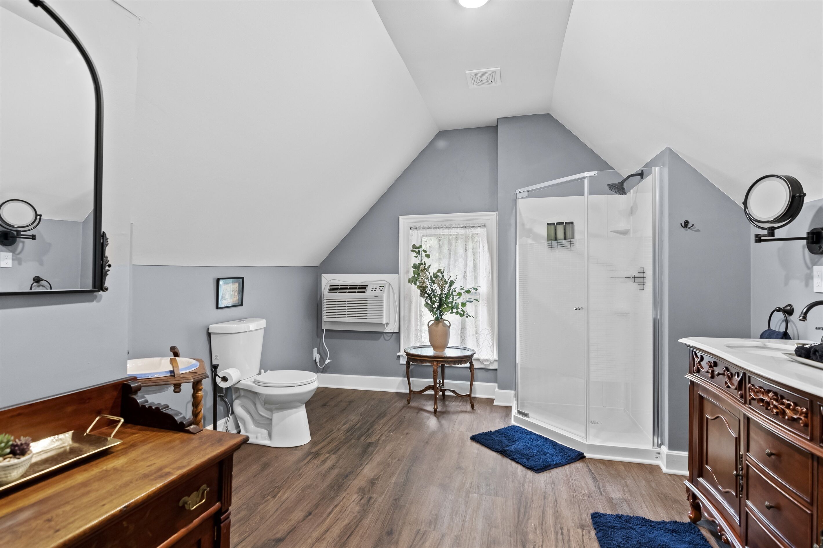 Een douche, een haardroger, handdoeken