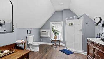 Douche, sĂšche-cheveux, serviettes fournies