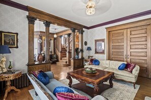 智能电视、电子游戏、音乐库、影片库