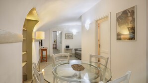 Flat-screen TV - Pandolfini Courtyard (Florence)