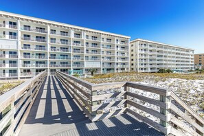 Exterior - Beachfront Modified 3 bed/2 bath Gulf 102 (Ft. Walton Beach)