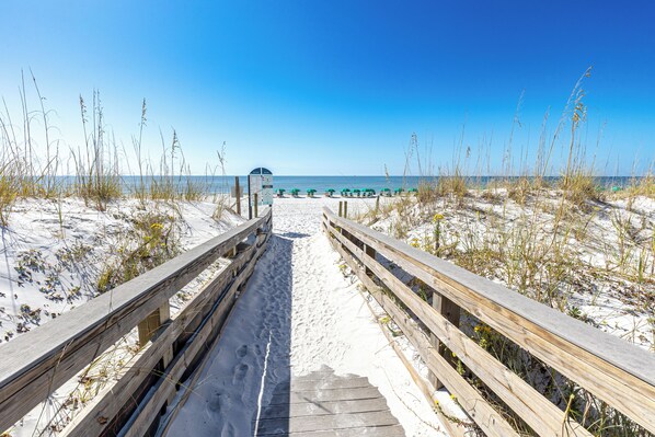 On the beach - Beachfront Modified 3 bed/2 bath Gulf 102 (Ft. Walton Beach)