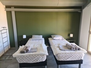 3 chambres, fer et planche à repasser, lit de bébé portatif, Wi-Fi