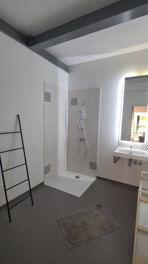 Een douche, een haardroger