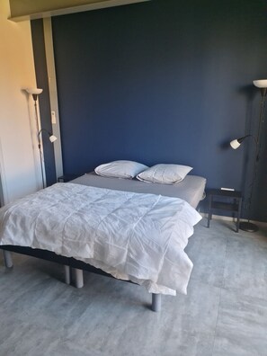1 bedroom, iron/ironing board, travel cot, WiFi