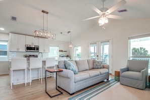 Cottage (2 Bedrooms) | Living area | TV - Gulf Shores Cottage w/ Water Views, Walk to Beach! (Gulf Shores)