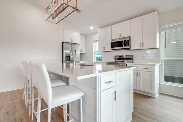 Cottage (2 Bedrooms) | Interior - Gulf Shores Cottage w/ Water Views, Walk to Beach! (Gulf Shores)