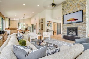 Interior - Luxury Alpine Home w/ Hot Tub: 1 Mi to Sun Valley! (Ketchum)