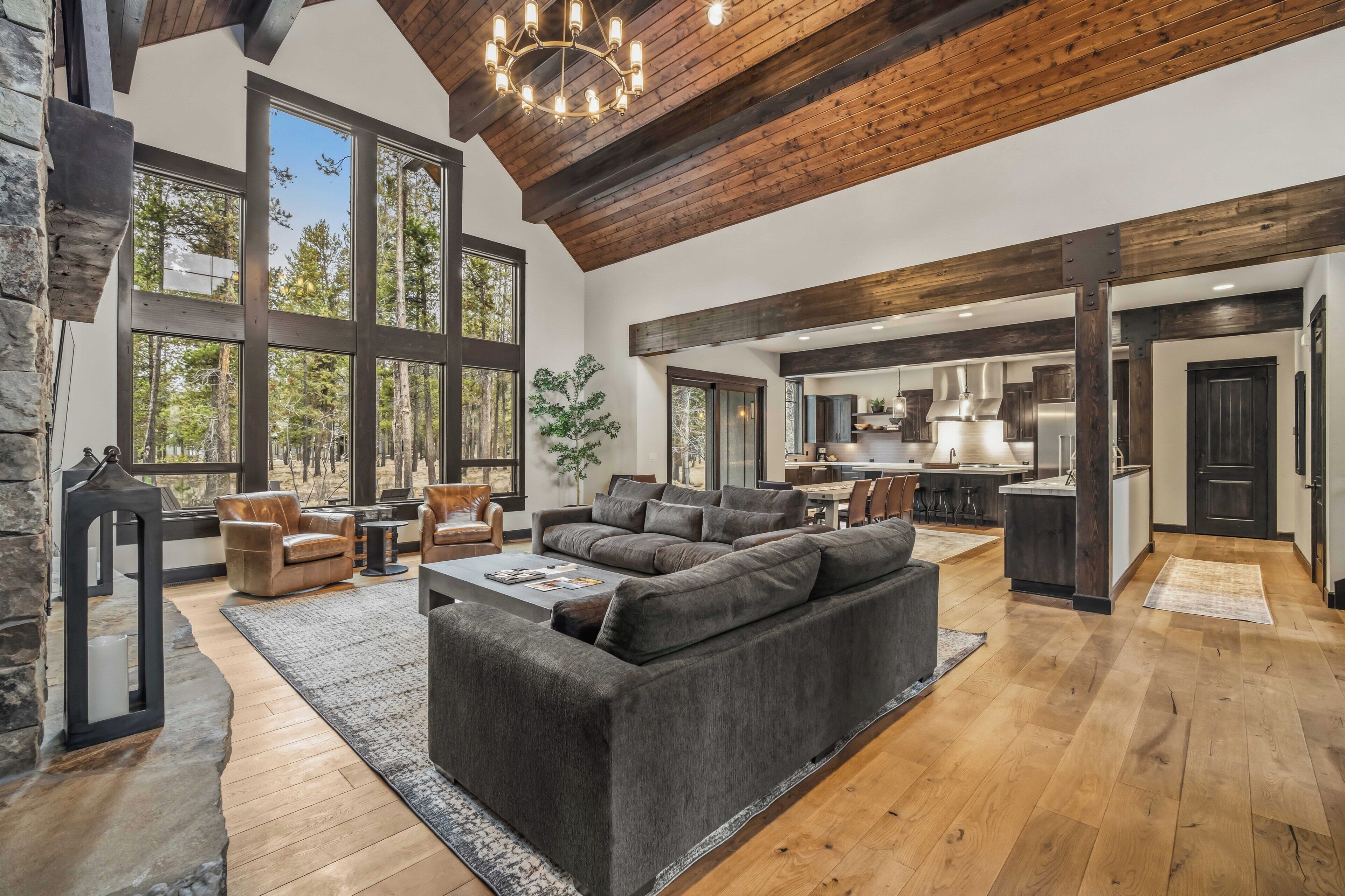 Televisión y chimenea 