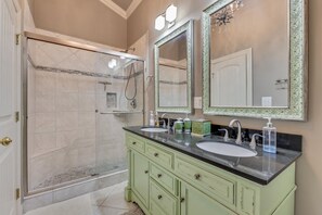 Hair dryer, towels - 🌴Pelican Pointe-Stunning Canal Views w/ Fishing Dock!🌴 (Carolina Beach)