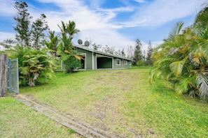 House (3 Bedrooms) | Interior - Pahoa Home w/ Fenced-in Yard: Near Hilo & Parks (Pahoa)