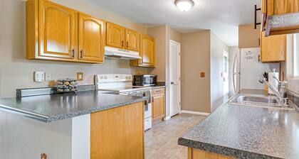 Pahoa Home w/ Fenced-in Yard: Near Hilo & Parks