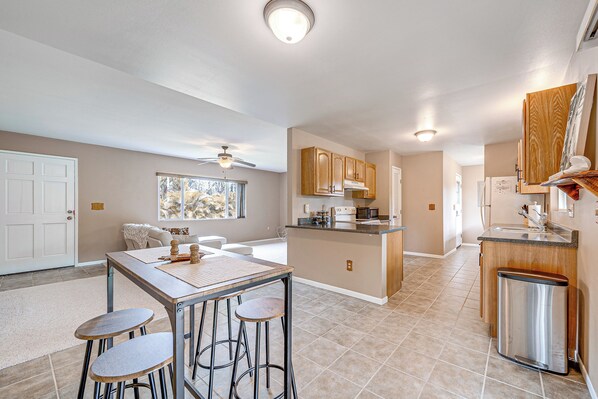 House (3 Bedrooms) | Interior