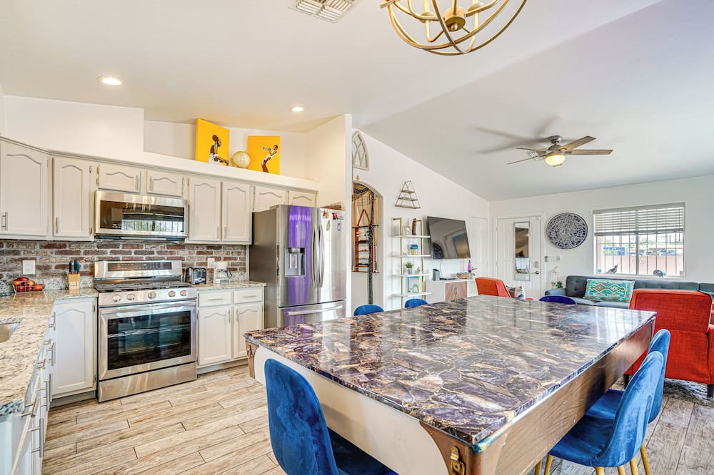 Tucson Retreat w/ Fire Pit: 4 Mi to Downtown! - Tucson, AZ