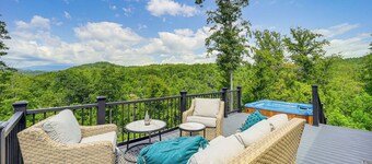 Secluded Lenoir Tiny Home w/ Private Hot Tub!