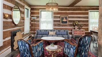 House (5 Bedrooms) | Interior