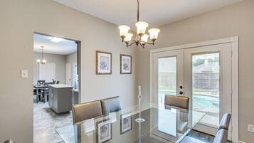 House (4 Bedrooms) | Interior