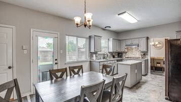 Rumah (4 Bedrooms) | Interior