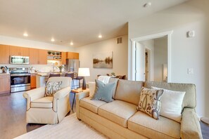 Apartment (2 Bedrooms) | Front of property - Condo Near Beach & Downtown in Traverse City! (Traverse City)