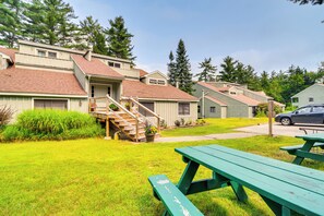 Apartment (1 Bedroom) | Interior - Resort Condo w/ Loft: 1 Mi to Attitash Mountain! (Bartlett)