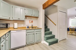 Apartment (1 Bedroom) | Interior - Resort Condo w/ Loft: 1 Mi to Attitash Mountain! (Bartlett)