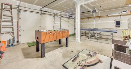 Lakefront Divide Cabin w/ Game Room!