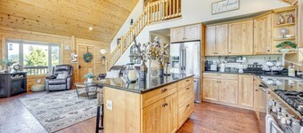 Lakefront Divide Cabin w/ Game Room!