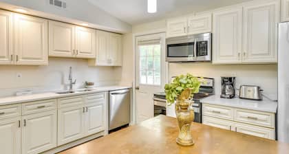 2 Mi to Lake Michigan: Pet-friendly Sawyer Apt