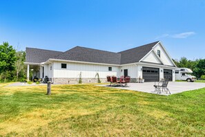 House (5 Bedrooms) | Interior