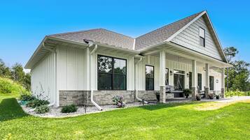House (5 Bedrooms) | Front of property