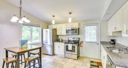 2 Mi to Warren Dunes: Sawyer Apartment w/ Deck!