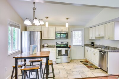 2 マイル トゥ ウォーレン デューンズ：ソーヤー アパートメント ウィズ デッキ！