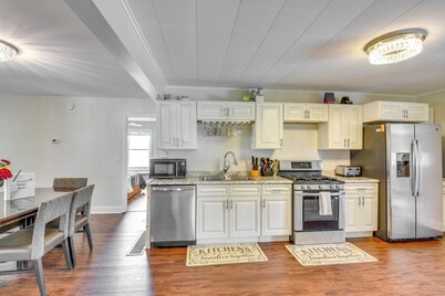 3 マイル トゥ レイク ミシガン アクセス: ソーヤー ホーム ウィズ パティオ