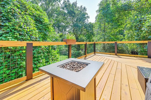 Cabin w/ Fire Pit - 7 Mi to Downtown Carrollton!