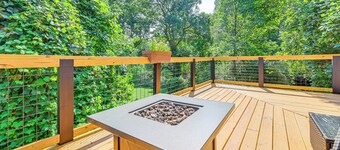 Cabin w/ Fire Pit - 7 Mi to Downtown Carrollton!