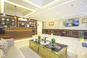 Reception - Hotel Decent Suites - Delhi Airport (New Delhi)