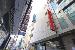 施設の正面