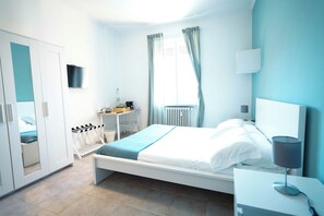 In-room safe, desk, laptop workspace, soundproofing - Salotto Tiburtino rooms (Rome)