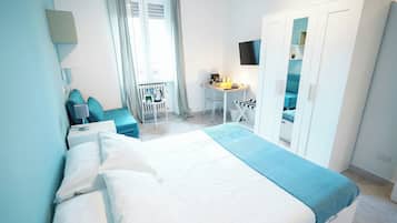 Apartment, 3 Bedrooms | In-room safe, desk, laptop workspace, soundproofing