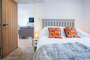 1 Schlafzimmer, hochwertige Bettwaren, Bettwäsche