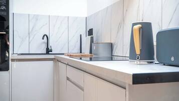 Mikrowelle, Ofen, Herdplatte, Wasserkocher