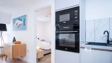 Microonde, forno, piano cottura, bollitore elettrico