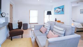 32-inch Smart TV with cable channels