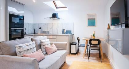 Flat 2 - 1 Bedroom Apartment - Tenby