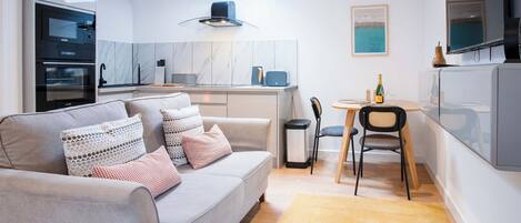 32-inch Smart TV with cable channels