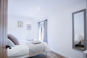 2 bedrooms, premium bedding, bed sheets - The Cottage - 2 Bedroom Cottage - Tenby (Tenby)