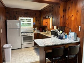 Kokeplater, brødrister og kasserolle for krabbe/hummer