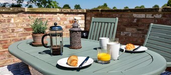 Moat Cottage - Newby Hall Estate, sleeps 4